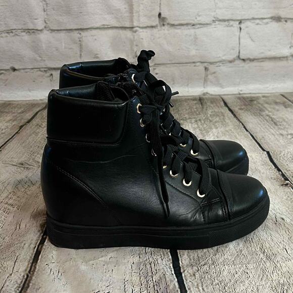 D10 Lulus Black Hightop Sneaker Boots with Side Zipper, Size 7, Pre-owned - Picture 2 of 7